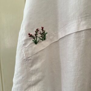 White Linen Short Sleeve Shirt with Small Floral Embroidery